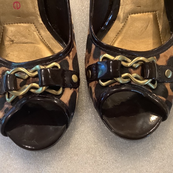 Connie Womens Leopard Print Shoes Peep Toe Pumps Size 10 - Picture 7 of 7